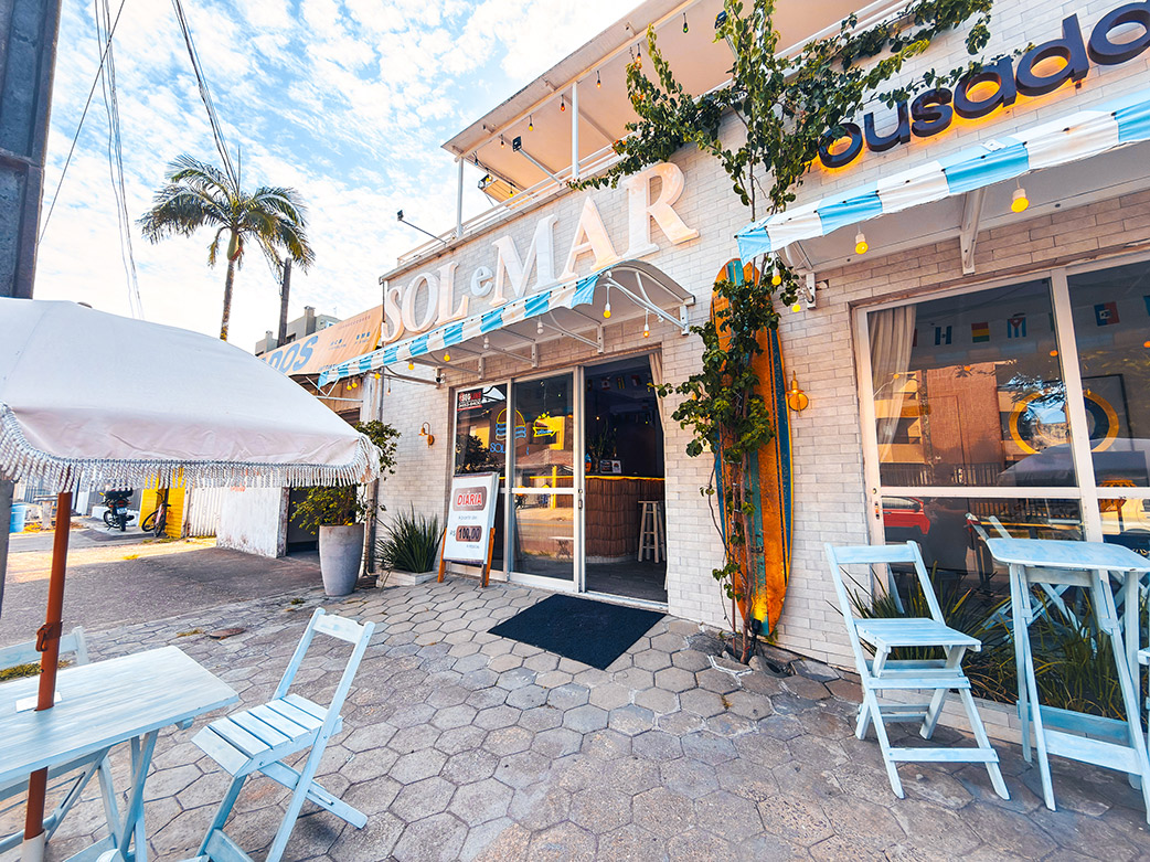 Foto Fachada Pousada Sol e Mar Surf Bar em Guaratuba